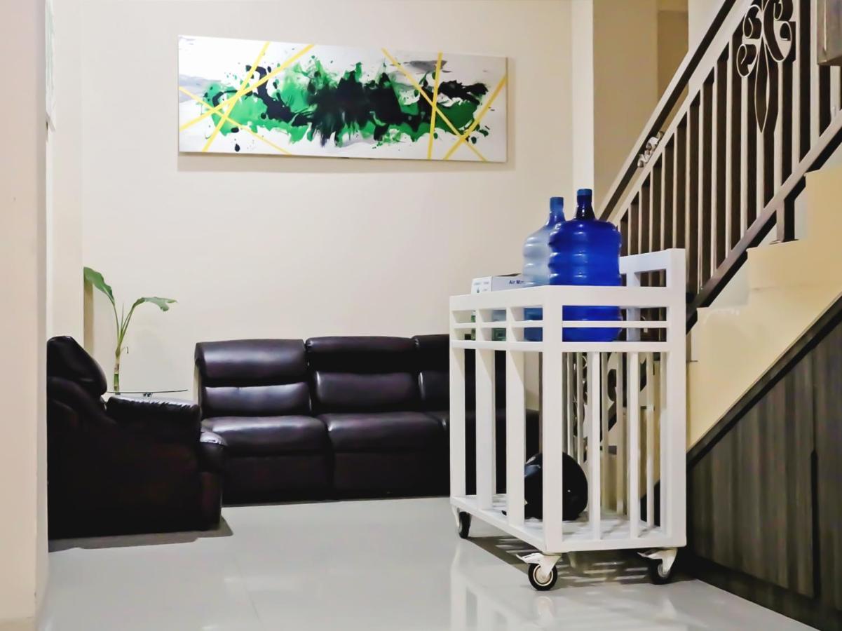 Oyo 2263 Fazarel Residence Syariah Padang  Bagian luar foto